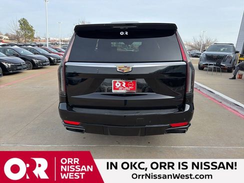 Used 2021 Cadillac Escalade ESV Premium Luxury Platinum image 4