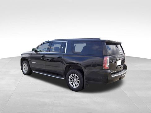 Used 2019 GMC Yukon XL SLT image 3