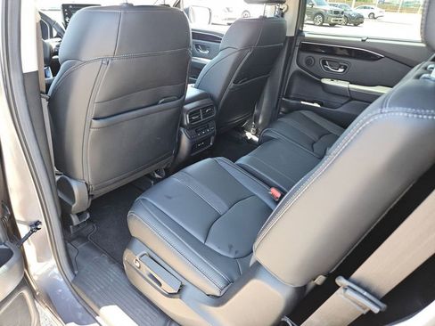 Used 2025 Honda Pilot EX-L image 12