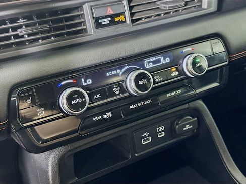 Used 2025 Honda Pilot TrailSport image 28