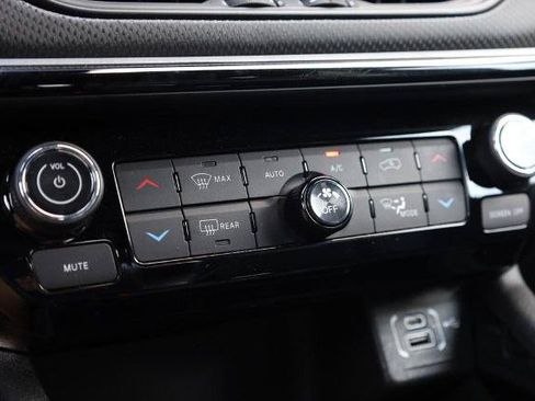 Used 2025 Jeep Compass Trailhawk AWD/4WD image 13