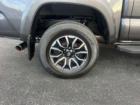 Used 2022 Toyota Tacoma TRD Sport AWD/4WD image 32