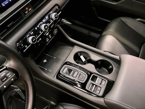 Used 2025 Honda Pilot EX-L image 17