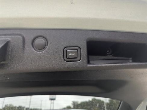 Used 2022 Chevrolet Equinox RS image 33