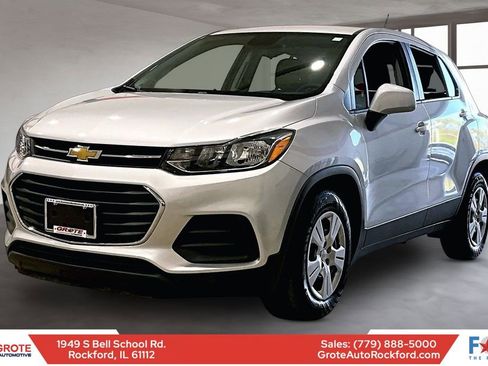 Used 2018 Chevrolet Trax LS FWD image 1