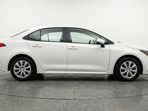 Used 2025 Toyota Corolla LE FWD image 11