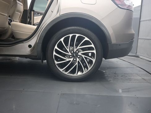 Used 2020 Lincoln Nautilus Reserve image 23