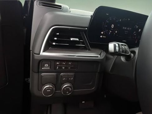 Used 2026 Chevrolet Suburban LS RWD image 16