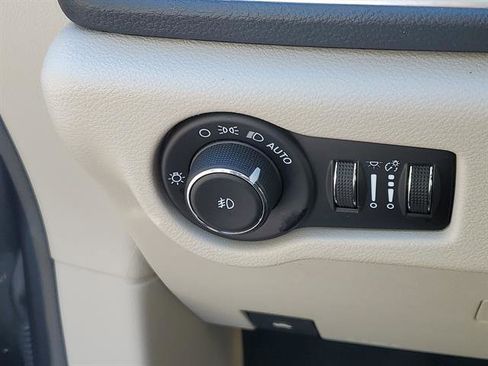 Used 2020 Chrysler Pacifica Limited w/ Tire & Wheel Group image 47