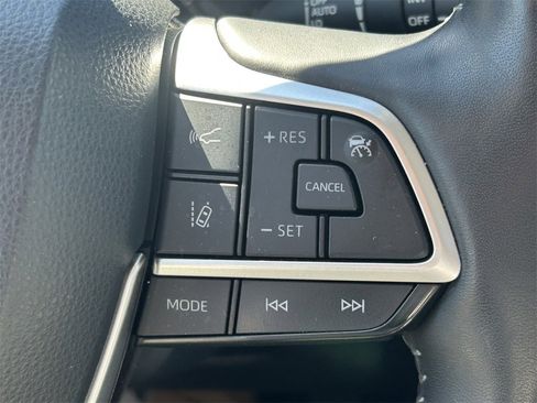 Certified 2022 Toyota Highlander Platinum image 35