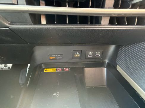 Used 2025 Toyota Camry SE FWD image 30