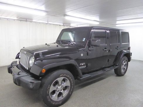 Used 2016 Jeep Wrangler Unlimited Sahara w/ Connectivity Group image 3