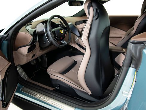 Certified 2025 Ferrari Roma Spider RWD image 6