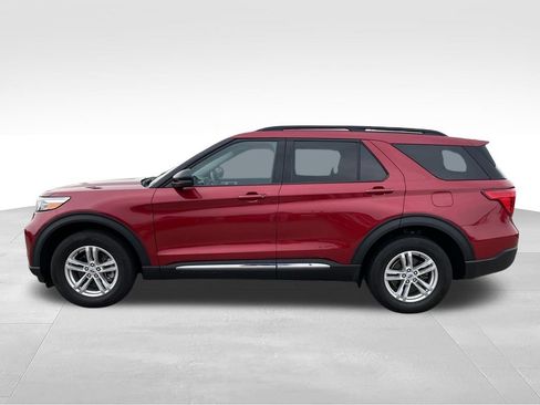 Used 2023 Ford Explorer XLT w/ Equipment Group 202A AWD/4WD image 29