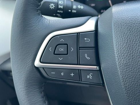 Used 2026 Toyota Sienna XLE FWD image 39