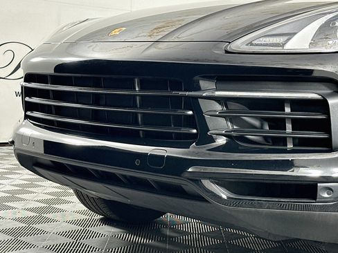 Used 2023 Porsche Cayenne w/ Premium Package AWD/4WD image 31