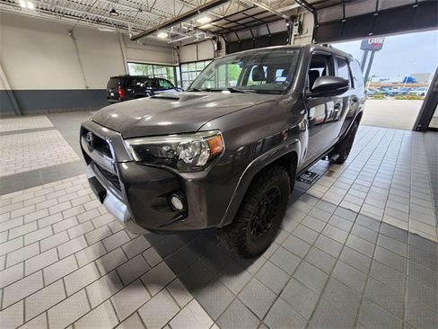 Used 2018 Toyota 4Runner TRD Off-Road Premium AWD/4WD image 3