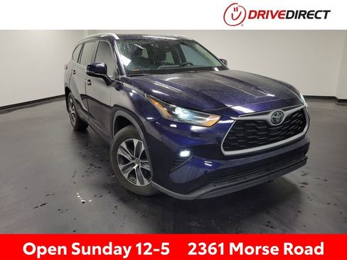 Used 2023 Toyota Highlander XLE AWD/4WD image 1