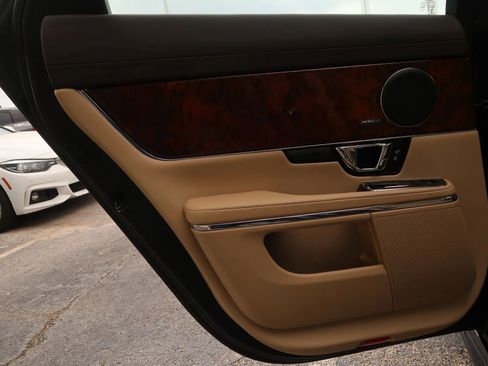 Used 2019 Jaguar XJ R-Sport RWD image 50
