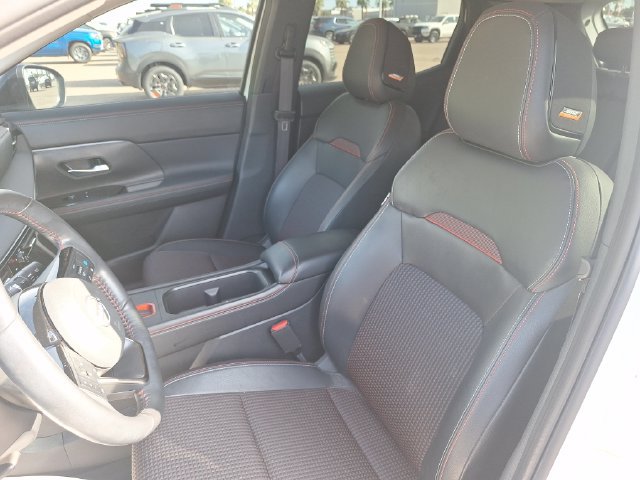 Certified 2025 Nissan Kicks SR w/ SR Premium Package AWD/4WD image 10