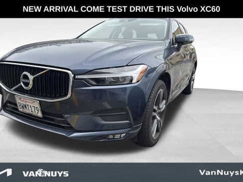 Used 2021 Volvo XC60 T5 Momentum w/ Premium Package FWD image 1