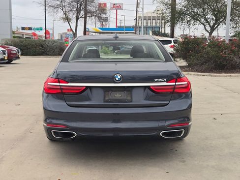 Used 2018 BMW 740i image 4