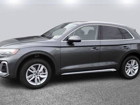 Certified 2023 Audi Q5 2.0T Premium w/ Convenience Package image 3