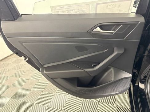 Used 2023 Volkswagen Jetta SE image 19