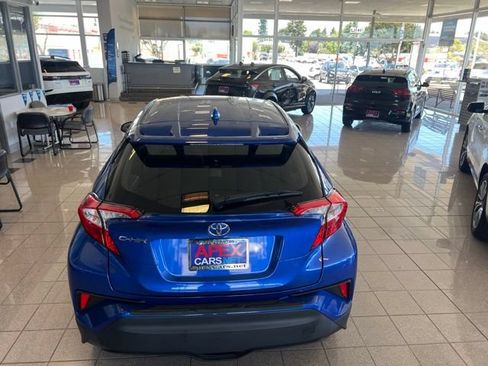 Used 2019 Toyota C-HR XLE FWD image 7