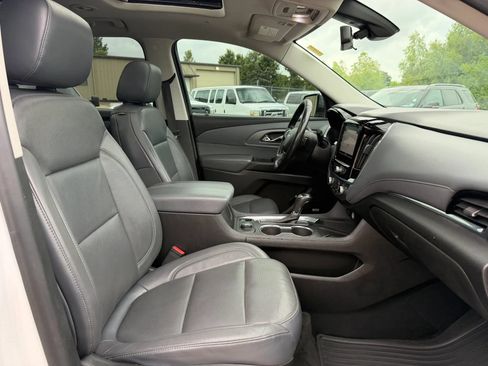 Used 2019 Chevrolet Traverse Premier w/ Driver Confidence II Package FWD image 24