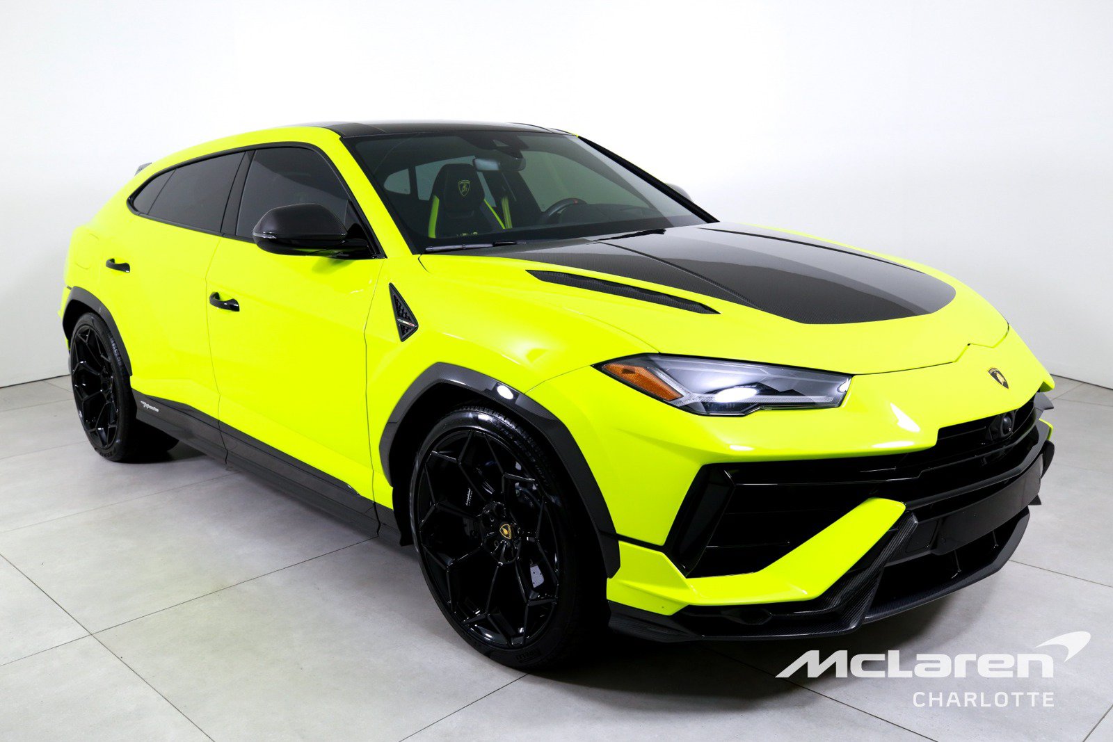 Used 2024 Lamborghini Urus Performante AWD/4WD image 3