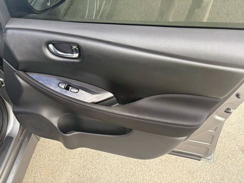 Used 2021 Nissan Leaf SV w/ SV Technology Package image 44