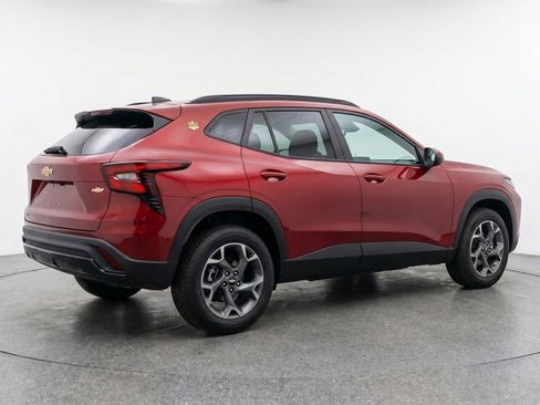 Used 2025 Chevrolet Trax LT FWD image 9