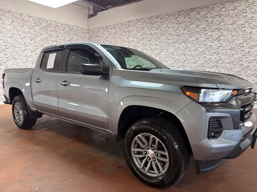 Used 2024 Chevrolet Colorado LT RWD image 1