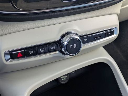 New 2026 Volvo XC40 B5 Ultra w/ Climate Package AWD/4WD image 8