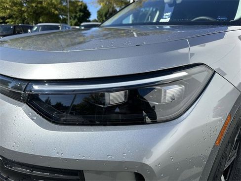 New 2025 Volkswagen Tiguan SE image 9