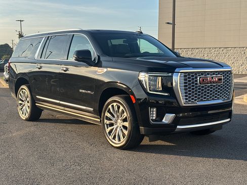 Used 2024 GMC Yukon XL Denali RWD image 3