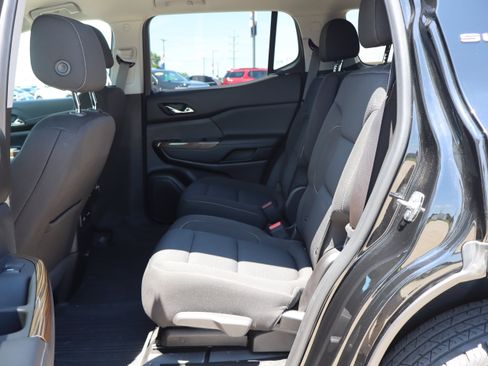 Used 2023 GMC Acadia SLE w/ Driver Convenience Package FWD image 10