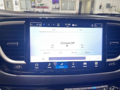 Certified 2025 Chrysler Pacifica Select FWD image 18