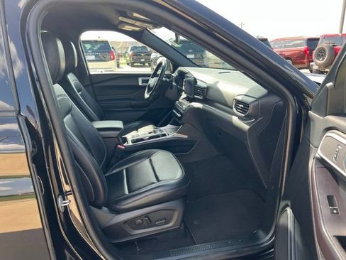 Used 2020 Ford Explorer XLT w/ Equipment Group 202A RWD image 21