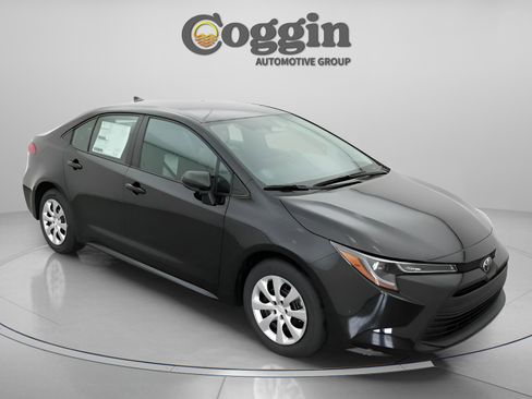 Used 2025 Toyota Corolla LE image 24