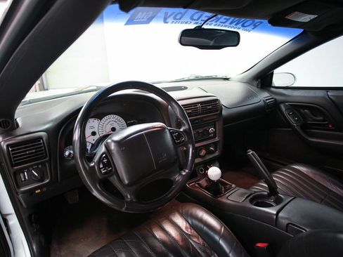 Used 2000 Chevrolet Camaro Z28 w/ SS Performance/Appearance Pkg image 18