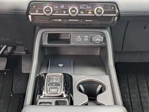 Used 2025 Honda Pilot EX-L image 19