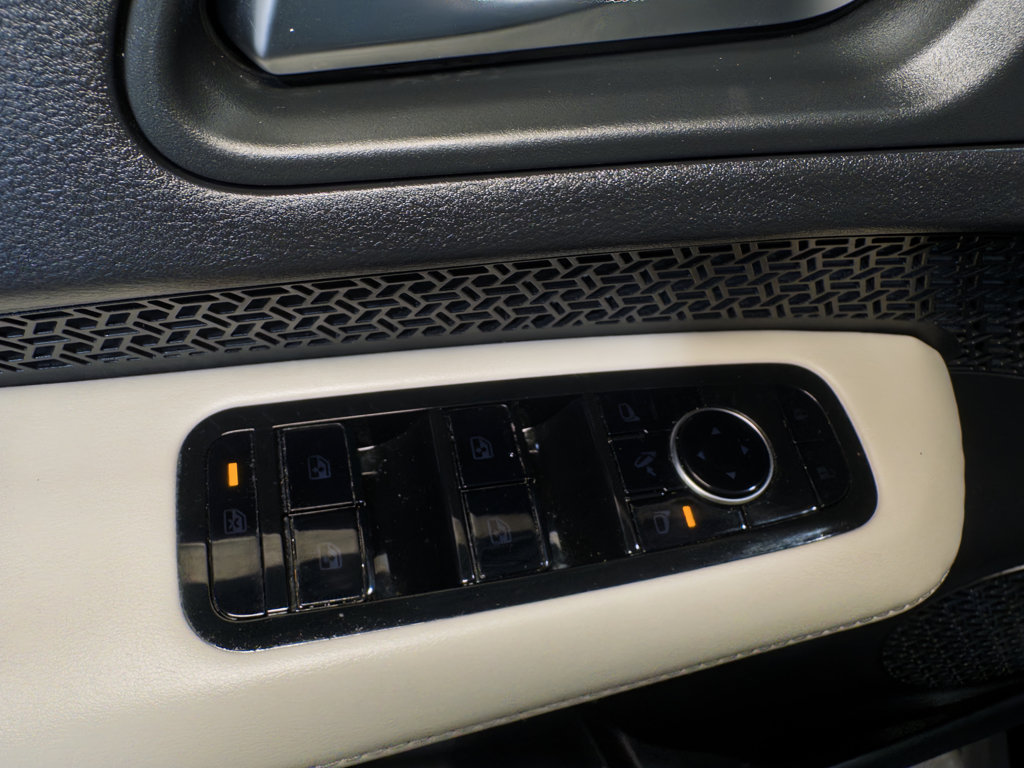 Used 2023 Nissan Ariya FWD image 7