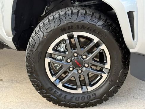 Used 2025 Toyota Tacoma TRD Sport image 2