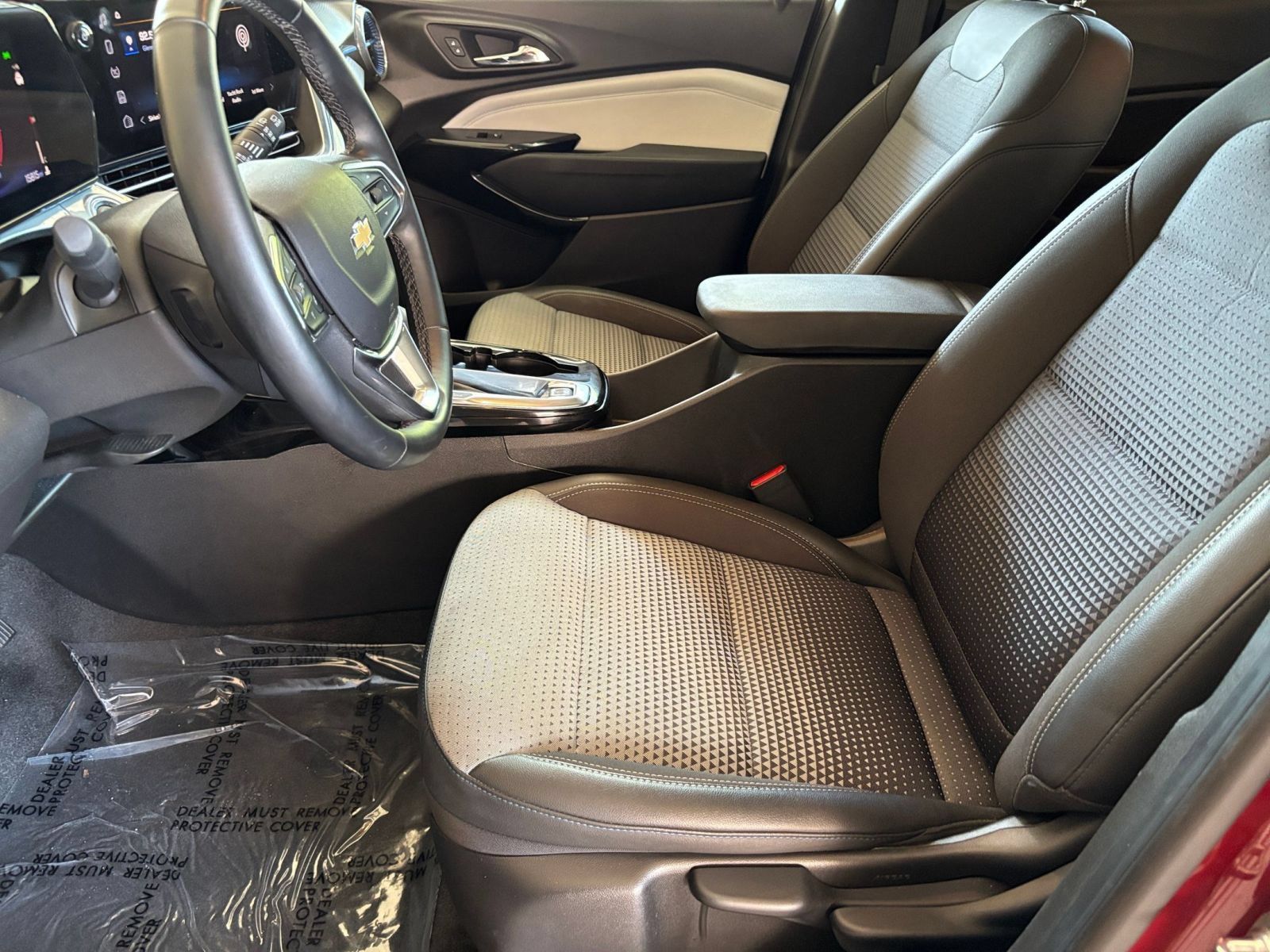 Used 2025 Chevrolet Trax LT w/ LT Convenience Package FWD image 21
