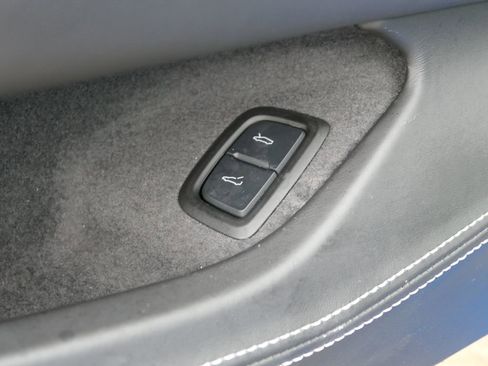 Used 2025 Chevrolet Corvette Stingray image 12