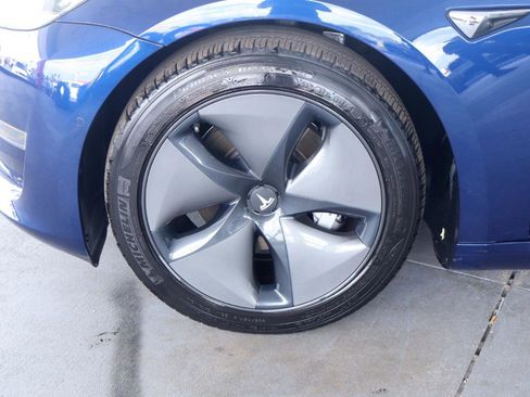 Used 2018 Tesla Model 3 Mid Range RWD image 12