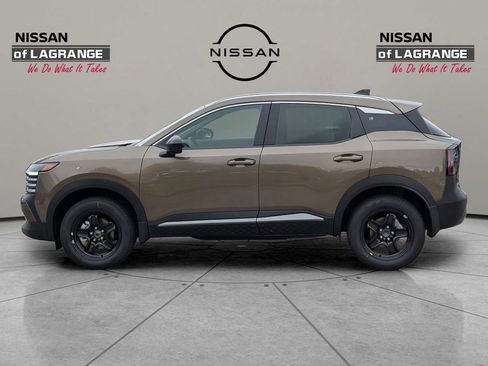 New 2026 Nissan Kicks SV FWD image 8