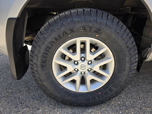 Used 2018 Nissan Frontier SV AWD/4WD image 37